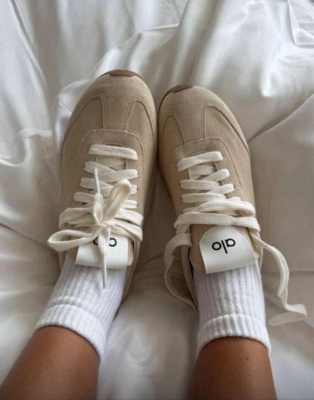 Alo Court Cream Suede 2